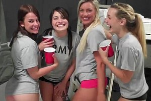 Femdom chinese 踩踏 Porn