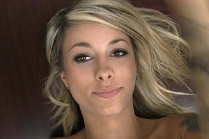 嗯啊抵在墙上h失禁受男男动图 Porn