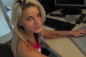 教室婬辱教师 Porn